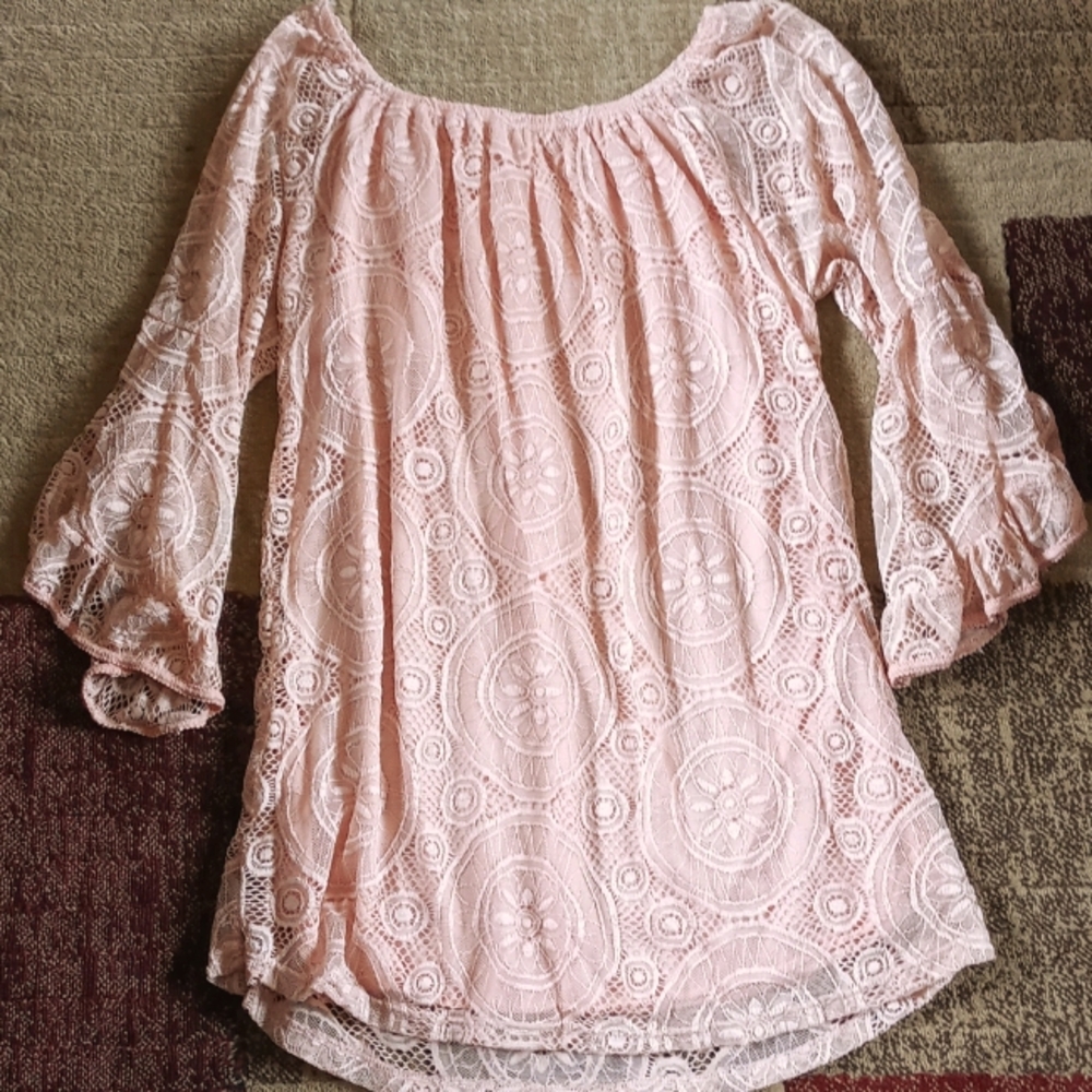 20$ each Peach&Black Full Lace Tunics l/xl